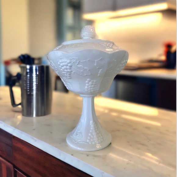Milk Glass Harvest Grape Design Candy Dish/Compote - Picture 10 of 11